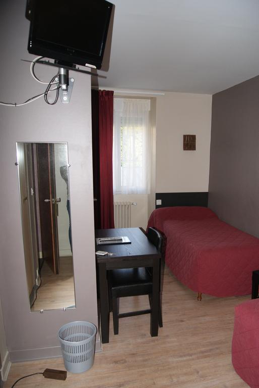 Logis Hotel Restaurant Des Voyageurs Tarnac Pokoj fotografie