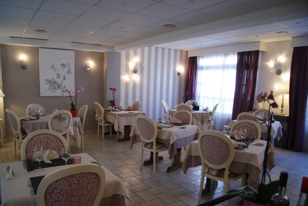 Logis Hotel Restaurant Des Voyageurs Tarnac Pokoj fotografie
